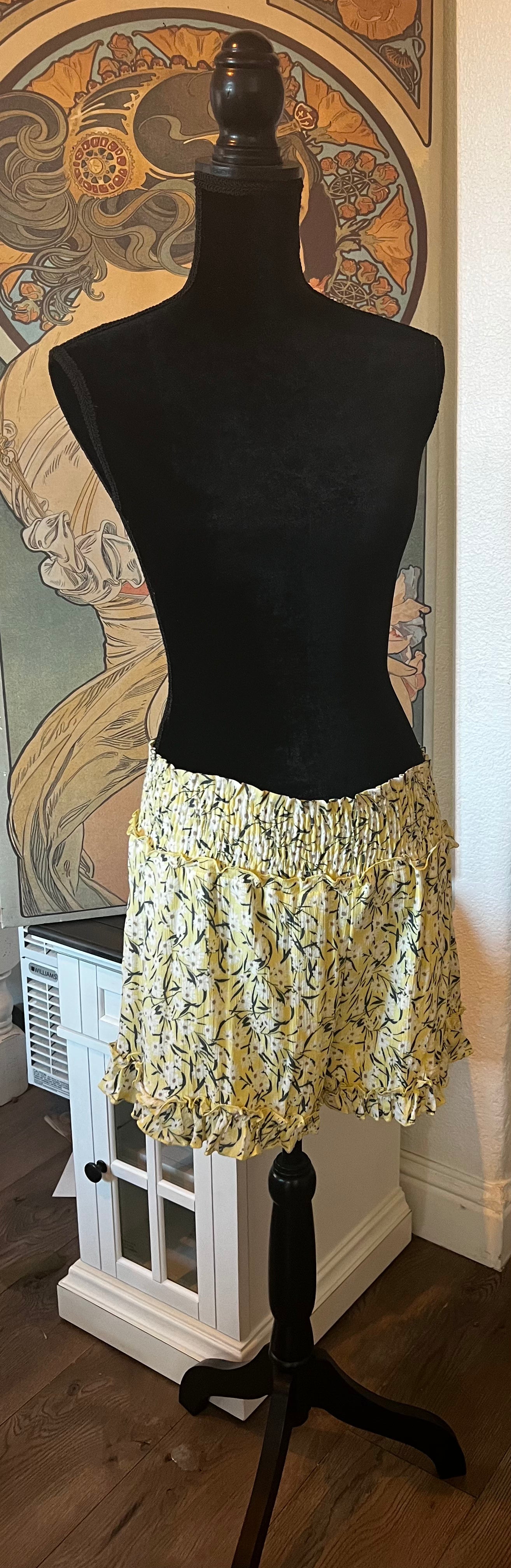 Ruffled hem shorts