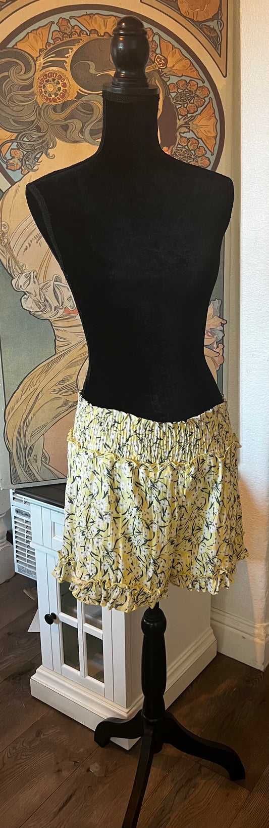 Ruffled hem shorts