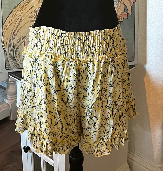 Ruffled hem shorts